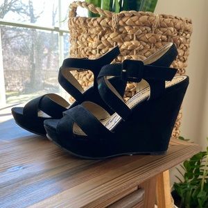 Black wedges